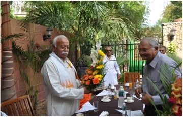 Tushar-Dalal-With-Mohan-Bhagwat